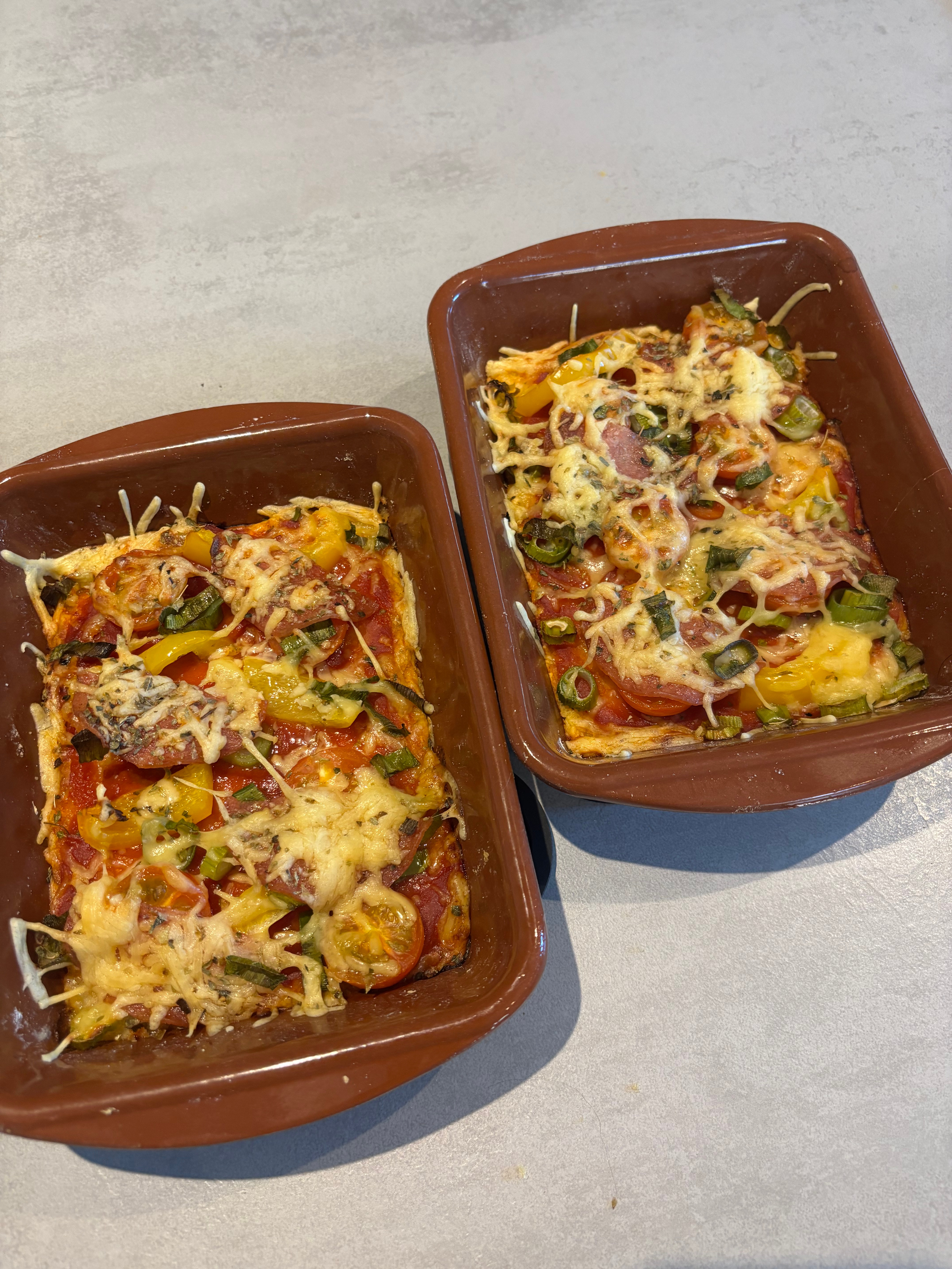 Snelle pizza in een bakje